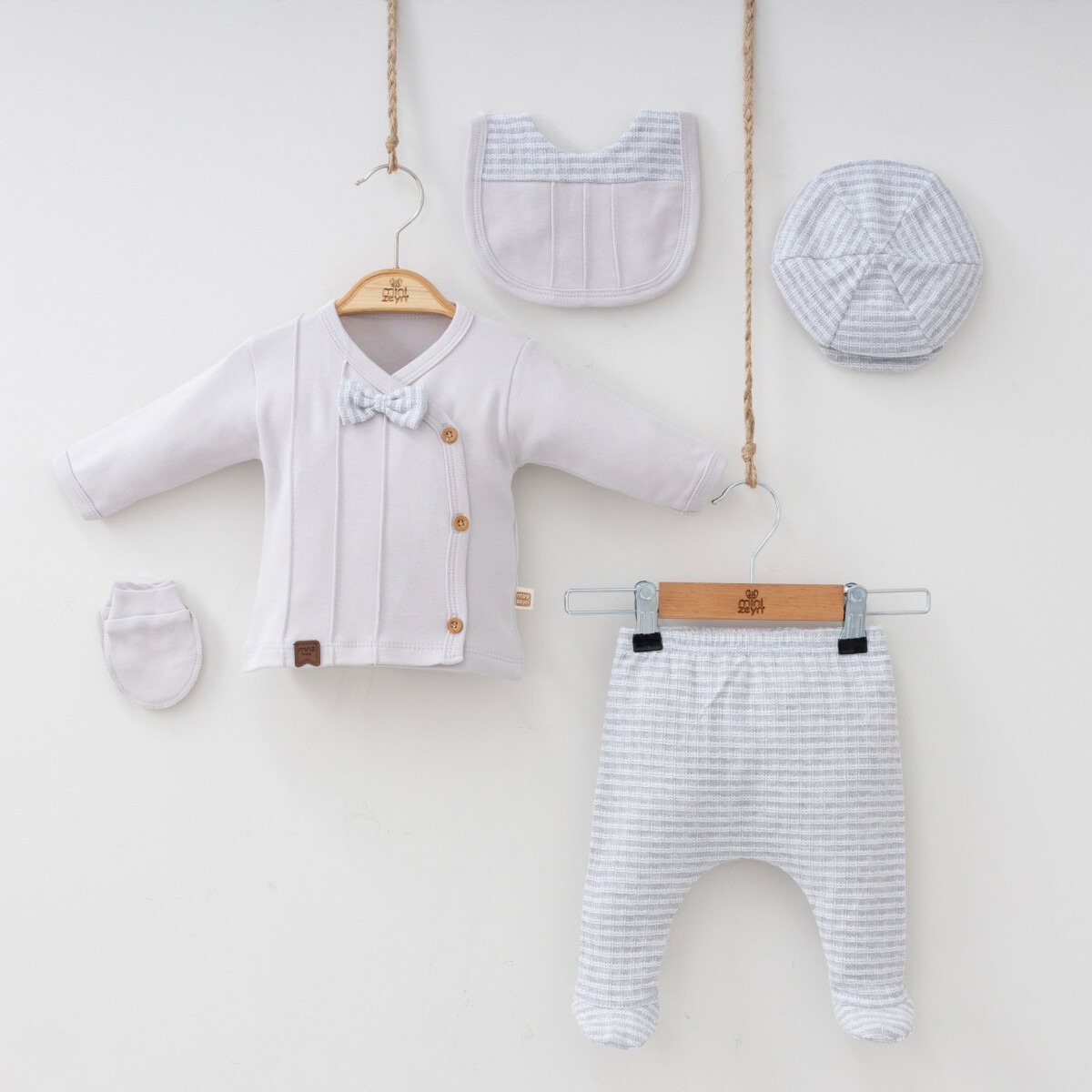 Wholesale 5-Piece Newborn Baby Boys Body Pants Hat Bib Glove 0-3M - Producer: Minizeyn - Wholesale Kids & Baby Clothes From Turkey - TheBS Kids
