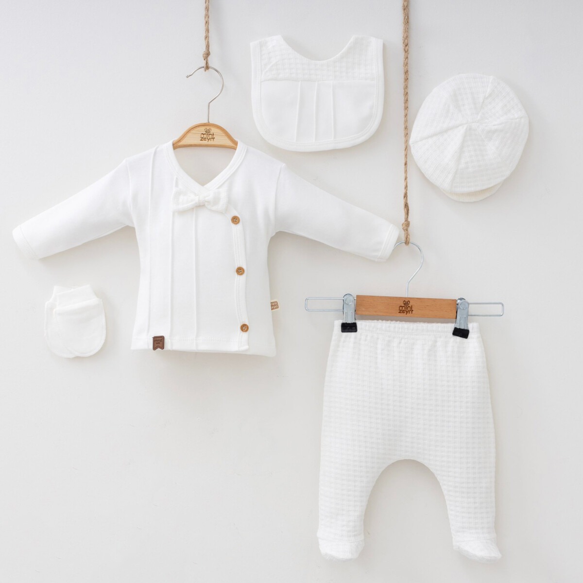 Wholesale 5-Piece Newborn Baby Boys Body Pants Hat Bib Glove 0-3M - Producer: Minizeyn - Wholesale Kids & Baby Clothes From Turkey - TheBS Kids