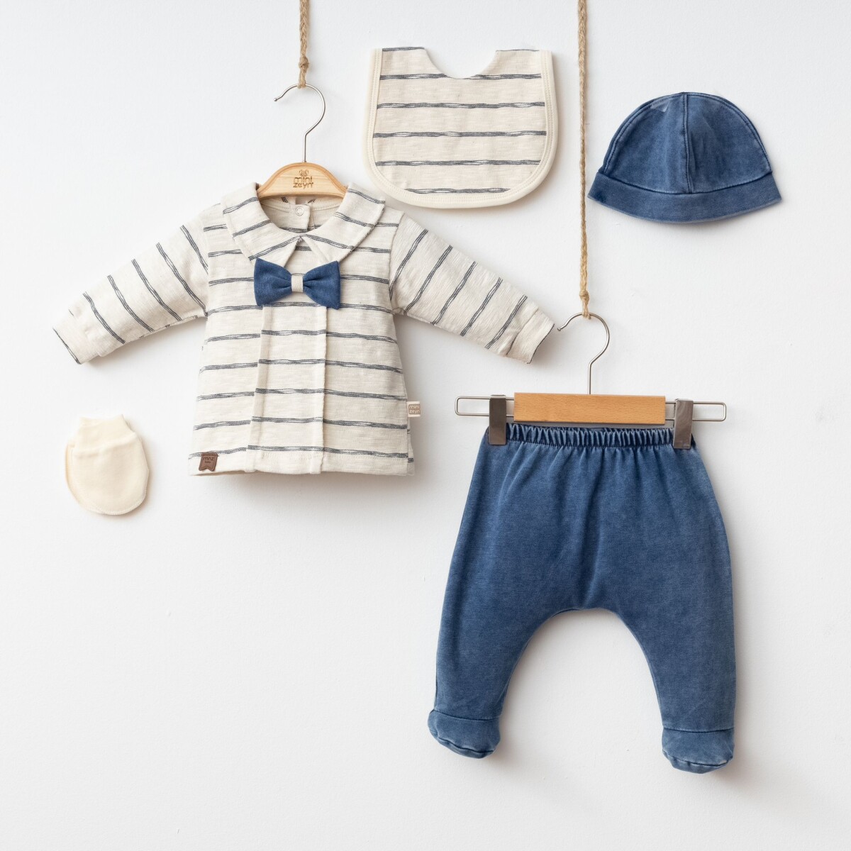 Wholesale Baby Boy 5-Piece Set: Bodysuit Pants Bib and Gloves 0-3M - Producer: Minizeyn - Wholesale Kids & Baby Clothes From Turkey - TheBS Kids