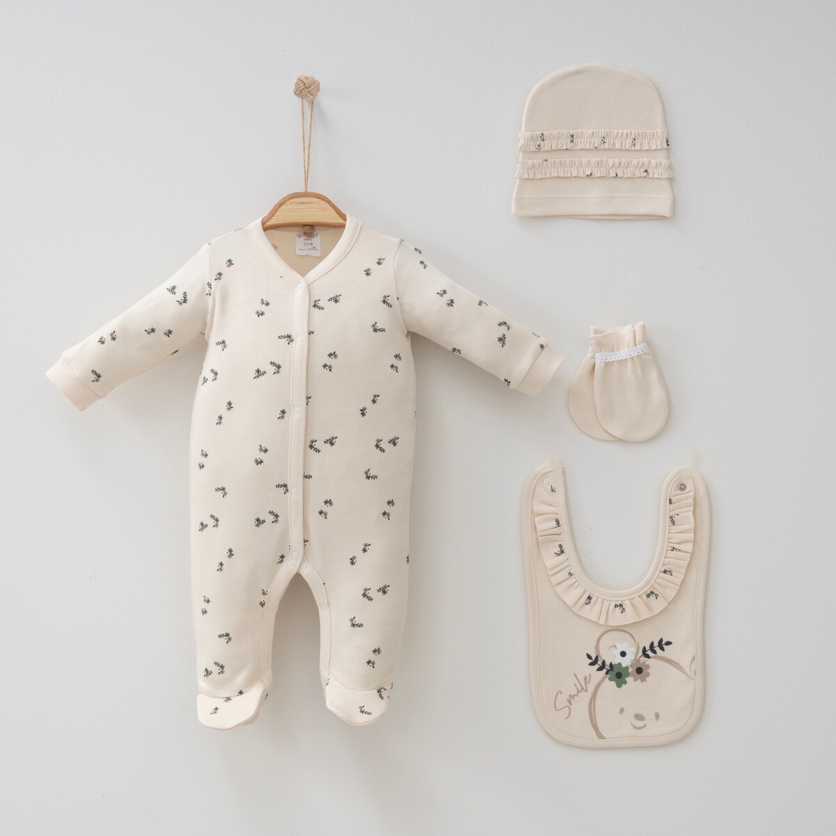 Wholesale Baby Girls 4-Pieces Newborn Set 0-3M - Producer: Gümüş Baby - Wholesale Kids & Baby Clothes From Turkey - TheBS Kids