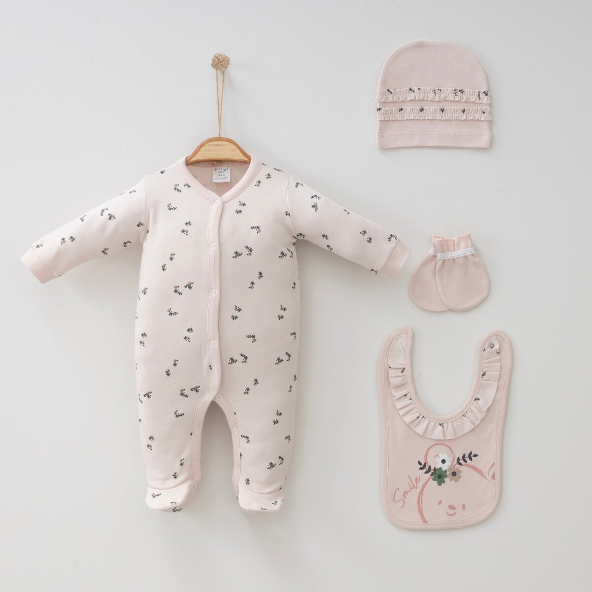 Wholesale Baby Girls 4-Pieces Newborn Set 0-3M - Producer: Gümüş Baby - Wholesale Kids & Baby Clothes From Turkey - TheBS Kids